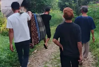 Jalan Rusak Parah di Jampangtengah Sukabumi (Foto: Fira Syahrin/Liputan6.com)