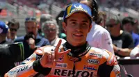 Ekspresi pembalap Repsol Honda, Marc Marquez, setelah kualifikasi MotoGP Catalunya, di Barcelona, Sabtu (15/6/2019). (AFP/Lluis Gene)