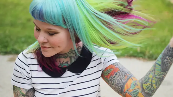 Kerap Berganti Warna, Ikuti 8 Cara Agar Rambutmu Tetap Sehat