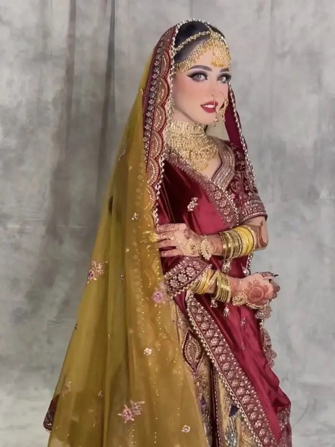 Putri Isnari Dibalut Baju Khas India di Resepsi Pernikahannya