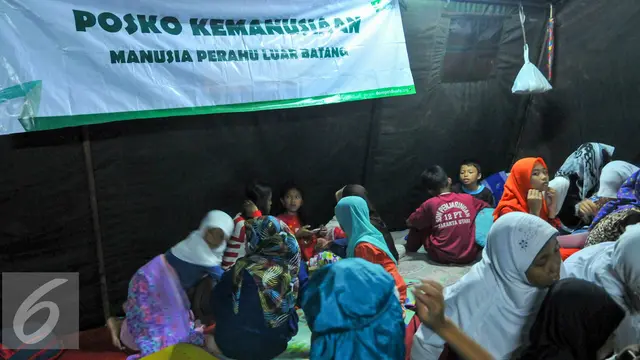 20160429- Korban Penggusuran Pasar Ikan Bangun Tenda-Jakarta- Yoppy Renato