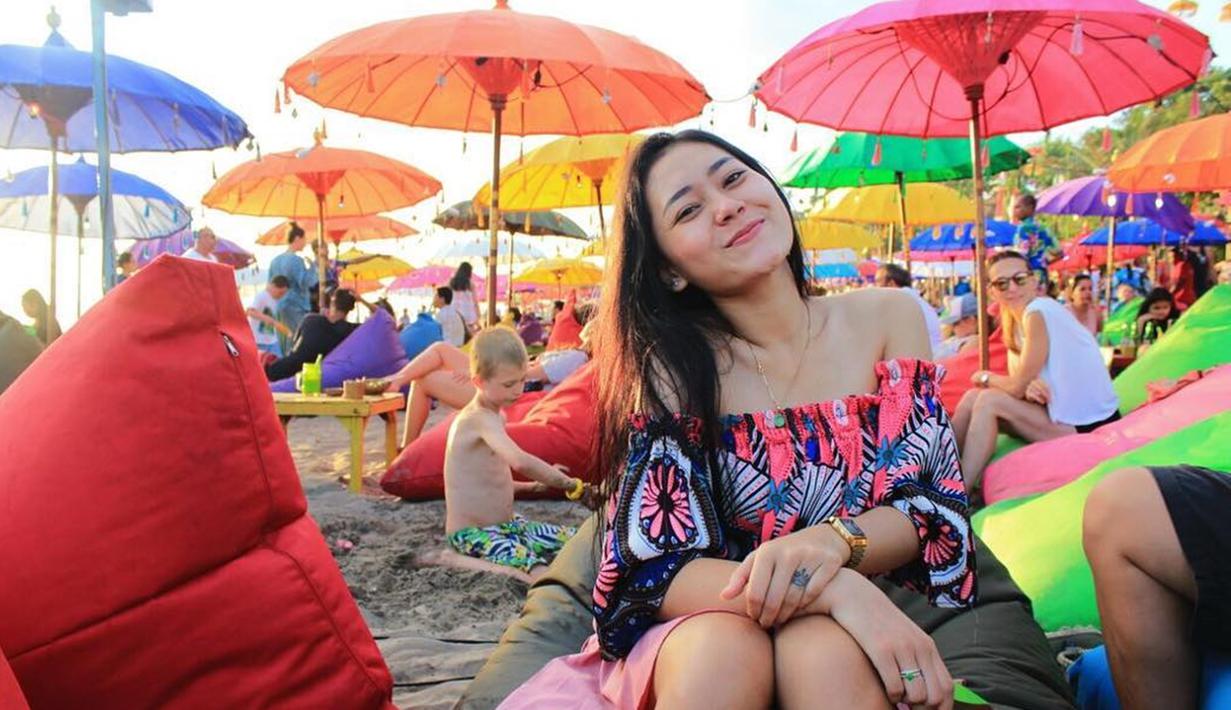 Foto Gaya Liburan Pedangdut Vita Alvia Modis Dan Cantik Surabaya Liputan6 Com
