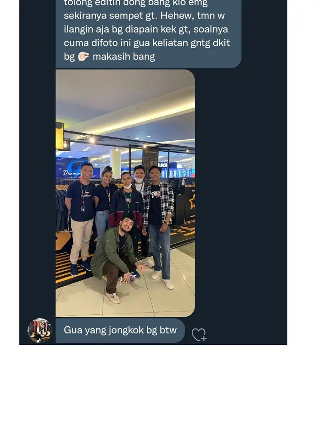 Pria Ini Minta Foto Teman di Belakangnya Hilang, 6 Hasilnya Bikin Geleng Kepala