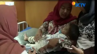 Sebelumnya, warga menemukan balita F penuh dengan luka memar disekujur tubuh, sementara wajahnya mengalami luka bakar.