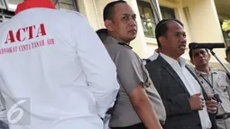 Ketua tim hukum Basuki Tjahaja Purnama atau Ahok, Sirra Prayuna menjelaskan ketidakhadiran kliennya di Bareskrim Mabes Polri, Jakarta, Selasa (15/11). Alasan ketidakhadiran Ahok karena sudah ada kegiatan di Rumah Lembang. (Liputan6.com/Helmi Afandi)