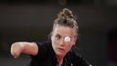Natalia Partyka asal Polandia bertanding dalam pertandingan putaran pertama tenis meja tunggal putri Olimpiade Tokyo 2020, Sabtu (24/7/2021). (Foto: AP/Kin Cheung)
