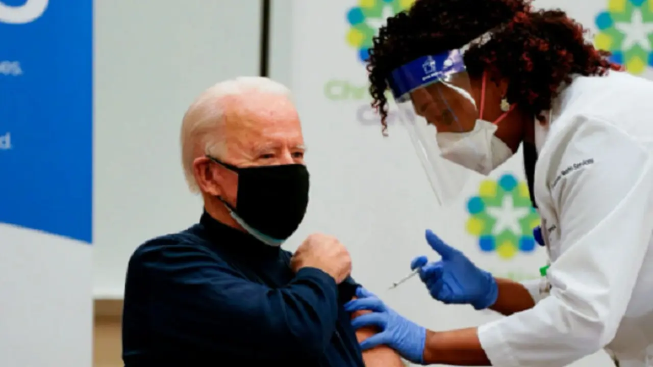 Suntikan untuk Joe Biden ini disiarkan langsung di televisi dari Rumah Sakit ChristianaCare Delaware, Amerika Serikat (AFP)