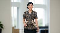 Model Atasan Batik Bawahan Rok Hitam/Gemini AI