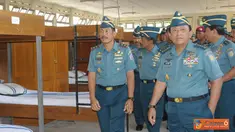 Citizen6, Surabaya: Selesai penyerahan sepeda dinas, KSAL juga menyidak beberapa fasilitas gedung di Kobangdikal diantaranya Mes Rajabasa, Pusditek, dan Puslatlekdalsen. (Pengirim: Penkobangdikal). 