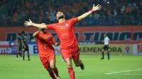 Selebrasi pemain Persija Jakarta, Marko Simic setelah mencetak gol kedua timnya ke gawang Bhayangkara FC melalui eksekusi penalti pada laga pekan ketiga BRI Liga 1 2023/2024 di Stadion Patriot Candrabhaga, Bekasi, Minggu (16/7/2023).&nbsp;(Bola.com/M Iqbal Ichsan)