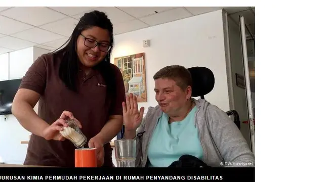 Ega Musriyanti memilih untuk bekerja sebagai pendamping disabilitas