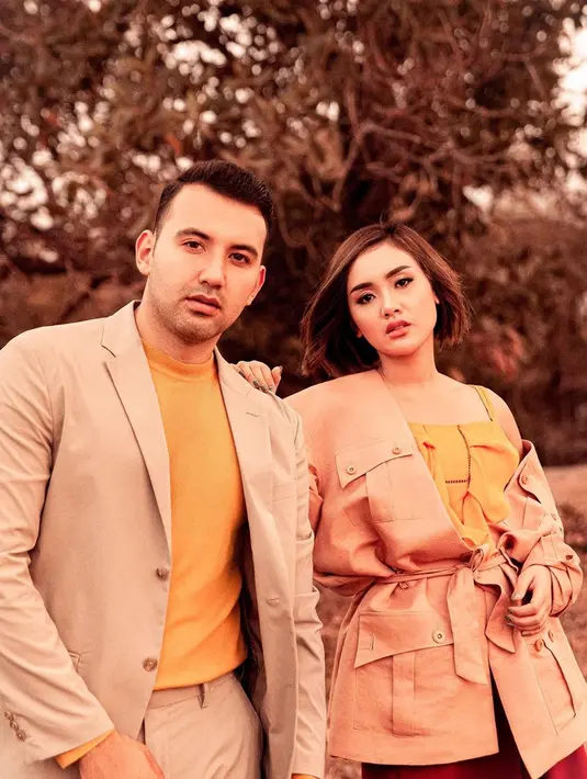 Sebelumnya, wanita 25 tahun ini beberapa kali mengunggah foto mesra bak prewedding di akun Instagram. Foto-foto tersebut pun jadi sorotan netizen. (Liputan6.com/IG/cita_citata)