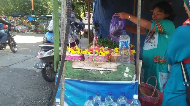 Pedagang bunga musiman raup untung jelang Ramadan (Liputan6.com/ Eka Hakim)