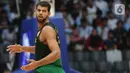 Pemain timnas basket Brasil, Leonardo Meindl saat melawan Pantai Gading pada penyisihan Grup G FIBA World Cup 2023 di Indonesia Arena, Gelora Bung Karno, Jakarta, Rabu (30/8/2023). (Liputan6.com/Helmi Fithriansyah)