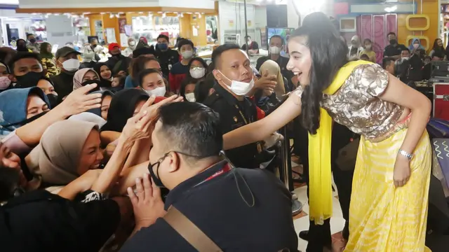 [Fimela] Citra Kirana dan Rezky Aditya