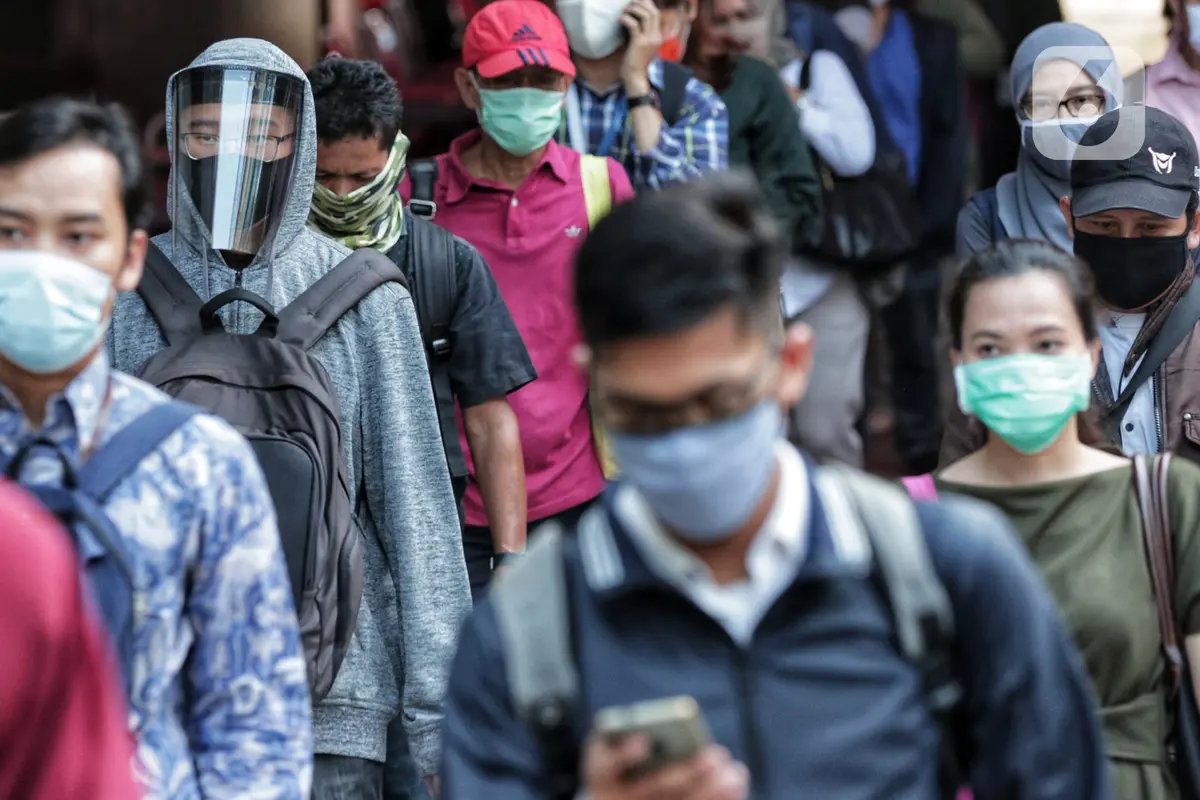 Suasana Jam Pulang Kantor Pekerja di Jakarta