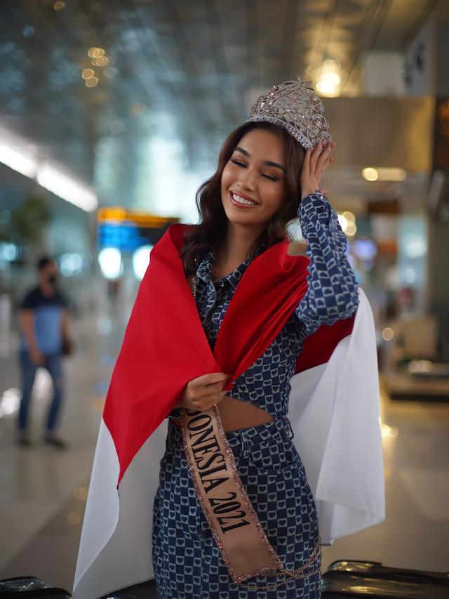 Sophia Rogan Terbang ke Thailand untuk Berlaga di Miss Grand International 2021