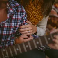 Jangan heran kalau beberapa zodiak ini bisa sangat mudah jatuh cinta sama seseorang. (Sumber foto: Rebloggy.com)