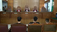 Tiga dari delapan terpidana kasus penyelundupan satu ton sabu divonis mati oleh majelis hakim pn jakarta selatan.
