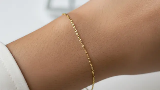 Model Gelang Emas Rantai Kecil untuk Wanita Karir