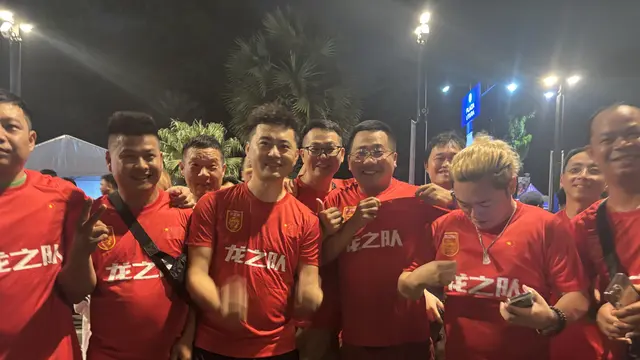Suporter Timnas China Datang di GBK Senayan Jakarta