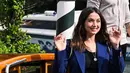 Ana de Armas tersenyum saat tiba di dermaga Hotel Excelsior selama Venice Film Festival 2022 ke-79 di Lido di Venesia, Italia pada 7 September 2022. Dia memiliki hari besar di depan pada hari Rabu saat film biografi Marilyn Monroe yang diantisipasi, Blonde ditayangkan perdana di Festival Film Venesia. (AFP/Tiziana Fabi)