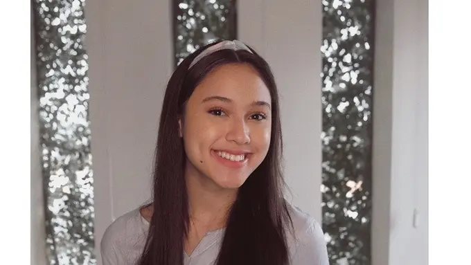 7 Potret Yasmin Napper Tampil dengan Makeup Natural, Tetap Memesona