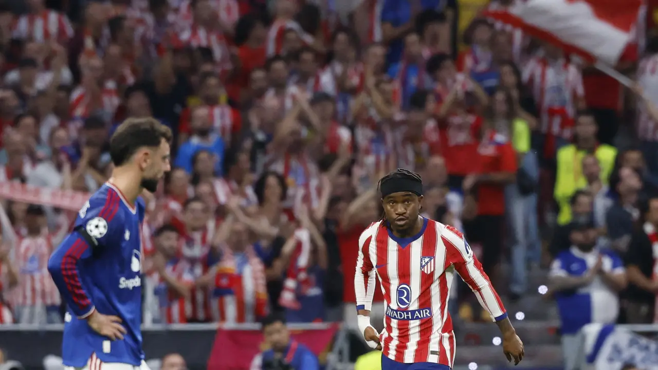 Ademola Lookman merayakan gol ke gawang Manchester United di ajang Liga Champions