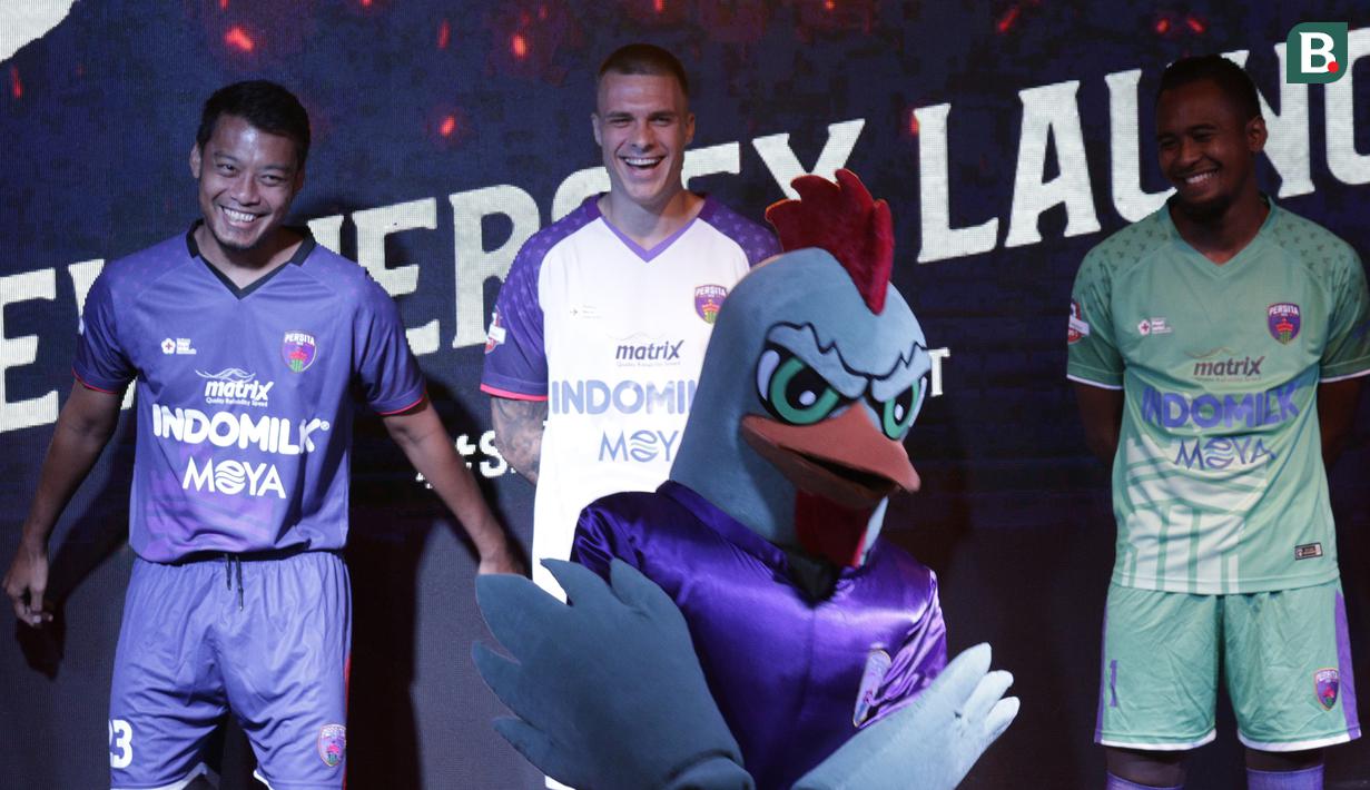 Pemain Persita Tangerang saat launching di Gading Serpong, Tangerang, Rabu, (26/2/2020). Jelang bergulirnya Shopee Liga 1 2020 Tim berjuluk Pendekar Cisadane ini memperkenalkan tim, jersey hingga logo baru. (Bola.com/M Iqbal Ichsan)