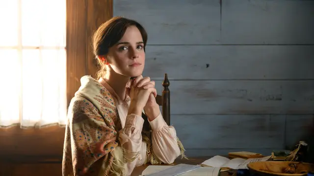 Emma Watson sebagai Meg March dalam Little Women. (IMDb)