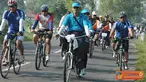 Citizen6, Surabaya: Dankobangdikal bersama rombongan sepeda santai sedang melintasi jalan-jalan di daerah Kecamatan Kamal, Madura.(Pengirim: Penerangan Kobangdikal)
