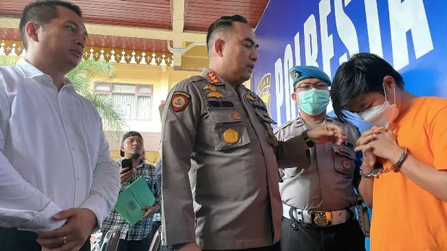 Tersangka narkoba yang memiliki uang Rp3,2 miliar diduga hasil jualan narkoba.