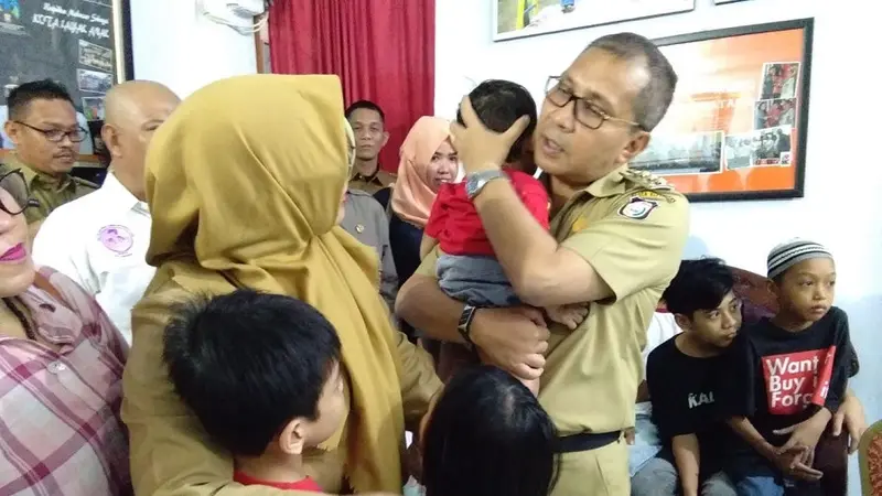 Tiga bocah korban penyekapan ibu asuhnya kini merasa riang dan gembira (Liputan6.com/ Eka hakim)