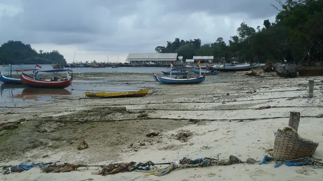 Pantai Sendang Biru