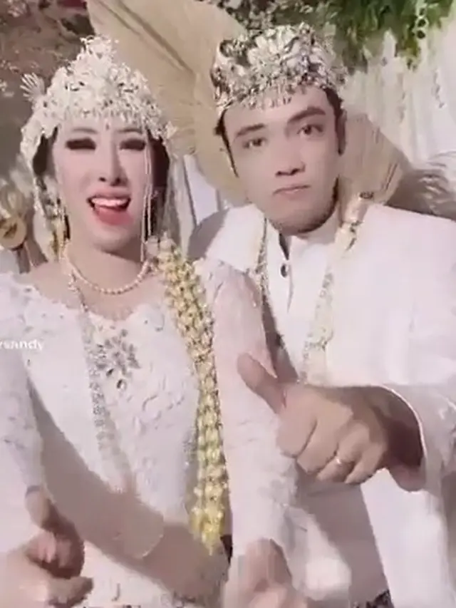 Lepas Status Duda, Ini 6 Potret Pernikahan Sandy Tumiwa dan Henny Mona