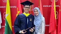 4 Potret Alyssa Soebandono Pakai Tunik Batik, Anggun Dampingi Dude Harlino Wisuda