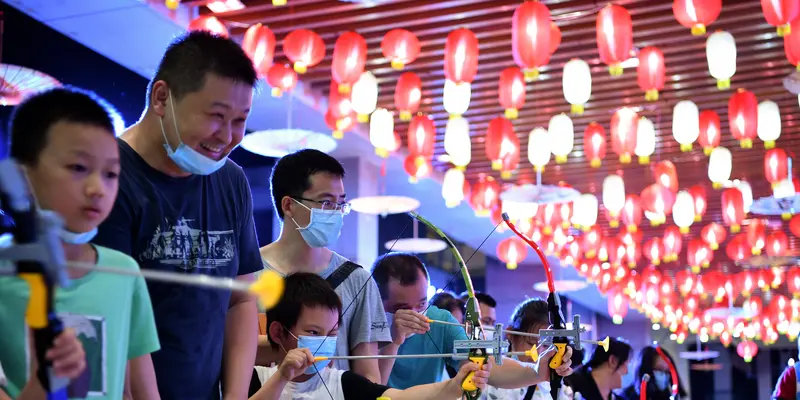 FOTO: Keseruan Anak-Anak Rayakan Festival Pertengahan Musim Gugur di China - Photo Liputan6.com