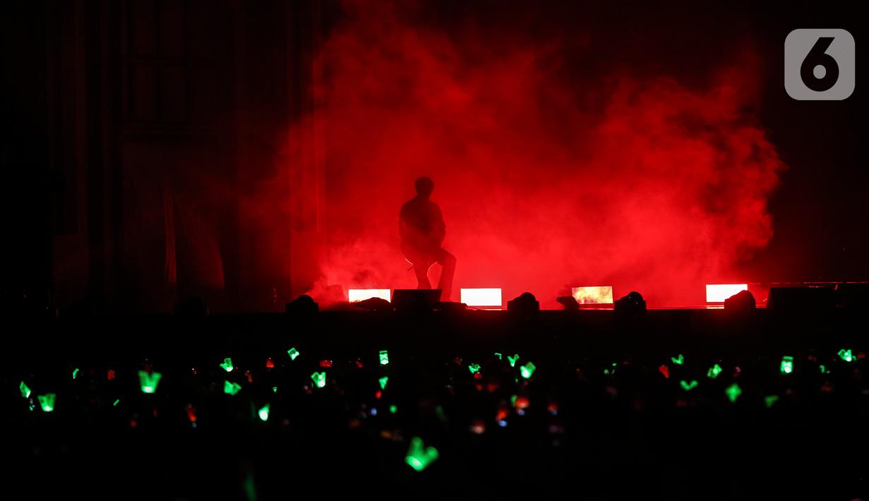 "Halo, saya Tirta," kata Ten yang disambut teriakan ribuan penggemar. Xiaojun memperkenalkan dirinya sebagai Arjuna Hendery sebagai Hengky, dan terakhir adalah Yangyang sebagai Yayan. (Liputan6.com/Johan Tallo)