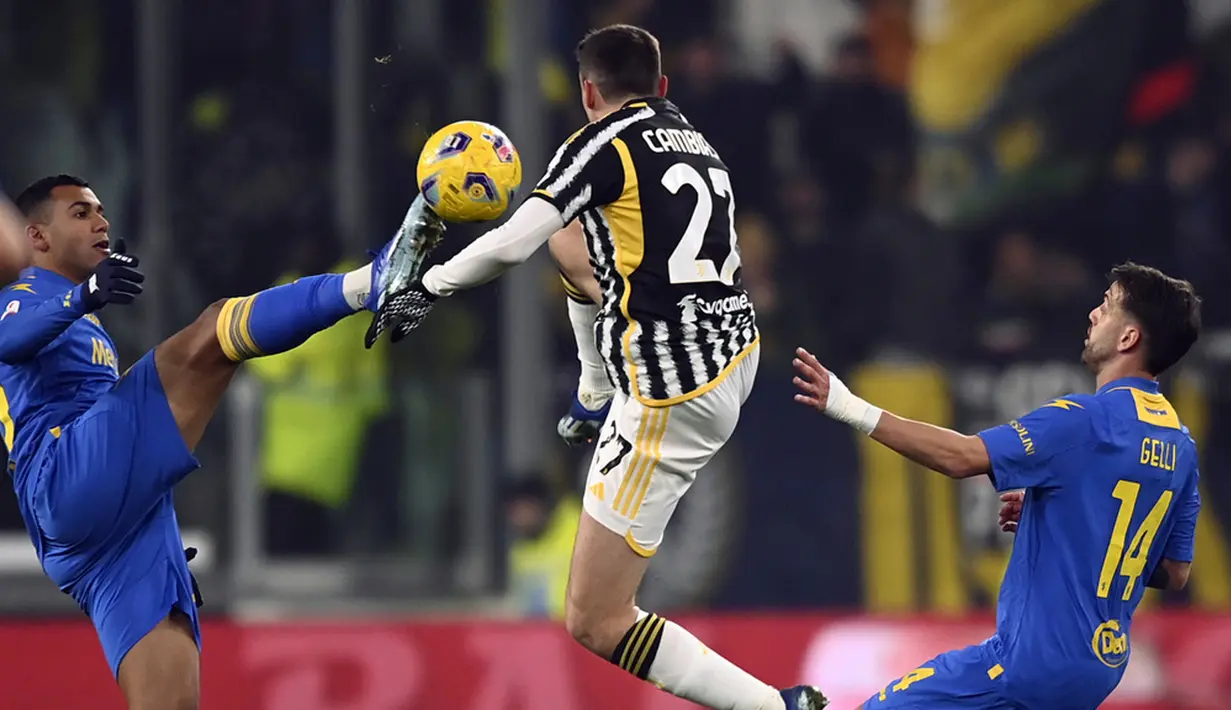 Juventus mencukur tamunya Frosinone 4-0 pada laga perempat final Coppa Italia 2023/2024. Empat gol tuan rumah, tiga di antaranya diborong Arkadiusz Milik ditambah Kenan Yildiz. (Fabio Ferrari/LaPresse via AP)