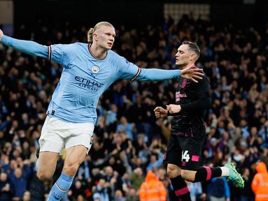 Pemain Manchester City Erling Haaland melakukan selebrasi usai mencetak gol ke gawang Burnley pada pertandingan sepak bola perempat final Piala FA di Etihad Stadium, Manchester, Inggris, Sabtu (18/3/2023). (Richard Sellers/PA via AP)