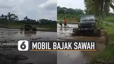Biasanya mobil digunakan sebagai transportasi saat di jalan. Namun berbeda dengan mobil yang satu ini digunakan untuk membajak sawah.
