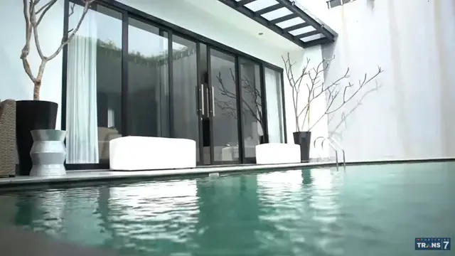 Rumah mewah Nikita Mirzani (YouTube/Trans7 Official)