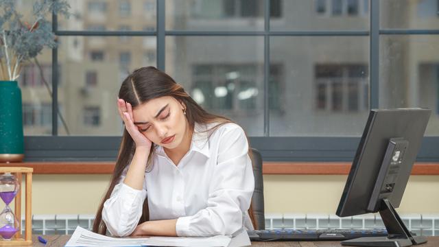 Perempuan yang Ragu dengan Dirinya Sendiri