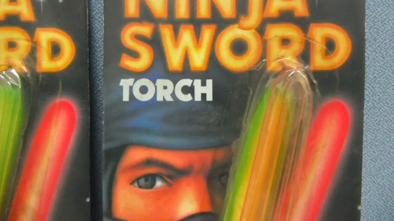 [Bintang] Sebelum Lightsaber Ngetren, Generasi 90-an Sudah Mainan Ini
