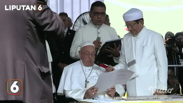 Imam Besar Masjid Istiqlal Nasaruddin Umar menyambut Paus Fransiskus, Kamis (5/9/2024).