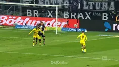 Berita Video 5 gol spektakuler Liga Jerman pada pekan ke-23, pemain Borussia Dortmund, Marco Reus berada di urutan pertama.This video presented by BallBall.