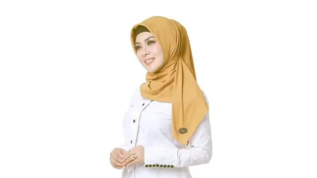 7 Potret Syahrini dalam Balutan Hijab, Dipuji Makin Cantik