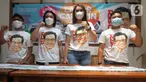 Juru Bicara Relawan Muhaimin Peduli (RMP) Nasional Frans, Ketua RMP Dio Aditya Iskandar, Sekretaris RMP Piet Cintya Mawar dan Sekretaris RMP DKI Jakarta Imam pada foto bersama pada peluncuran lomba rekaman video pendek di Jakarta, Minggu (17/10/2021). (Liputan6.com/HO/Agus)