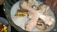 Bukan Dipresto, Ini Cara Rebus Kaki Kambing Agar Empuk dan Tidak Bau Prengus (YouTube/Dapoer Mamih Wiwi)