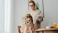 12 Ciri Orang yang Tidak Suka Urusan Pribadinya Dicampuri Keluarga, Bukan Berarti Tak Sayang